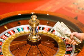 mobile klik365 platform dashboard showing live-dealer tables, sportsbook, and slot game sections